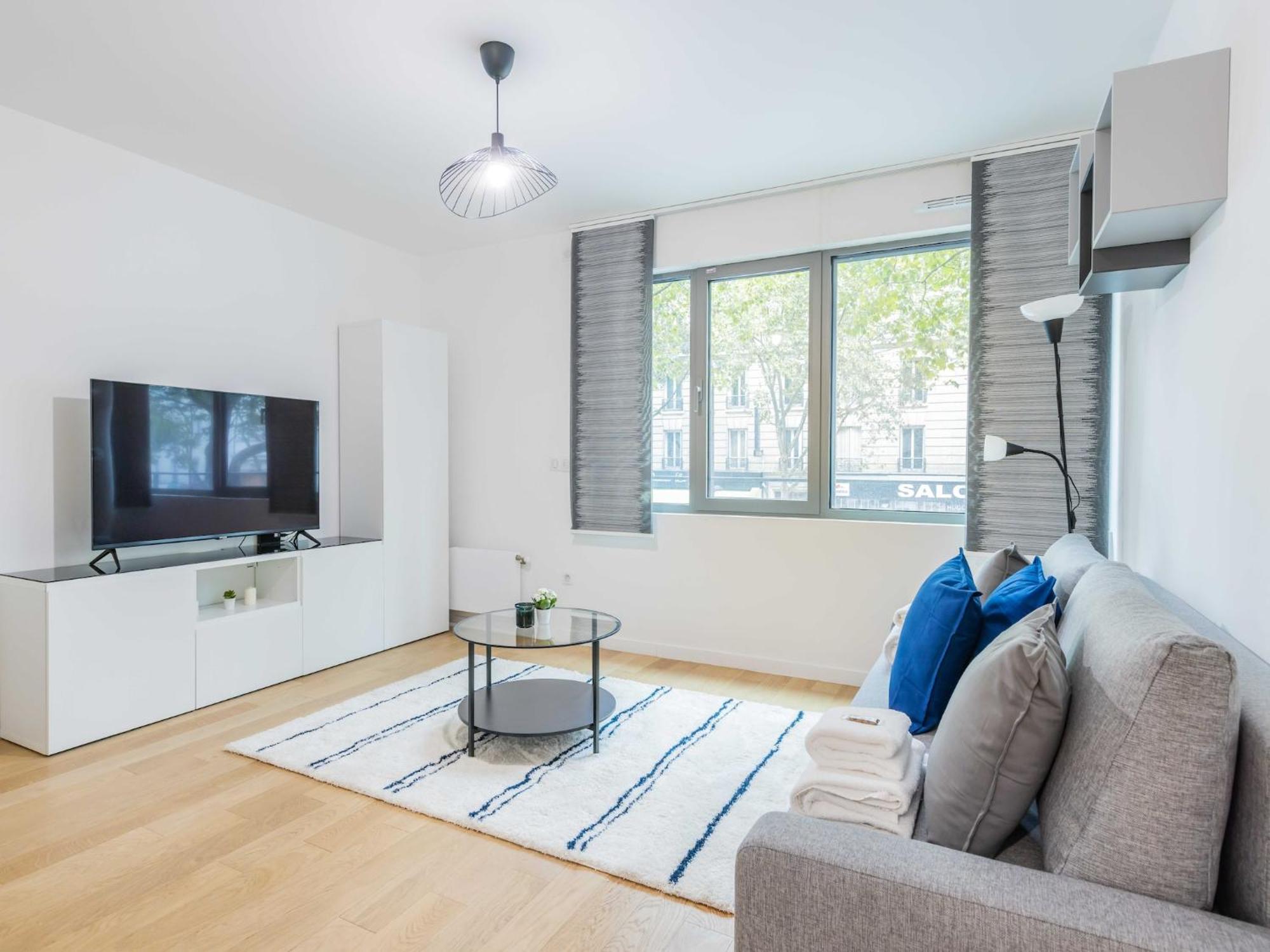 Appartement Large 1p Parc Des Buttes-chaumont *